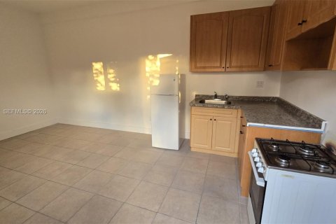 Commercial property in Miami, Florida 131.83 sq.m. № 2005344 - photo 7