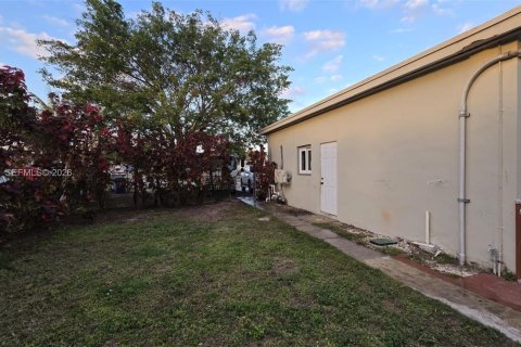 Commercial property in Miami, Florida 131.83 sq.m. № 2005344 - photo 2