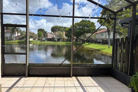 Купить виллу или дом в Пемброк-Пайнс, Флорида 2 спальни, 104.14м2, № 2014535 - фото 11