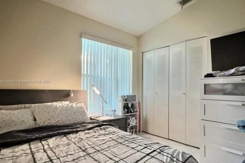 Купить виллу или дом в Пемброк-Пайнс, Флорида 2 спальни, 104.14м2, № 2014535 - фото 7