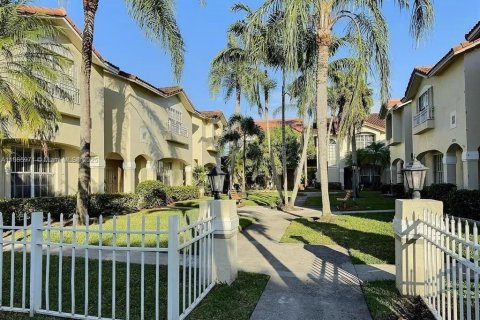 Купить виллу или дом в Пемброк-Пайнс, Флорида 2 спальни, 104.14м2, № 2014535 - фото 13