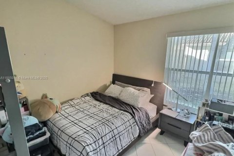 Купить виллу или дом в Пемброк-Пайнс, Флорида 2 спальни, 104.14м2, № 2014535 - фото 8