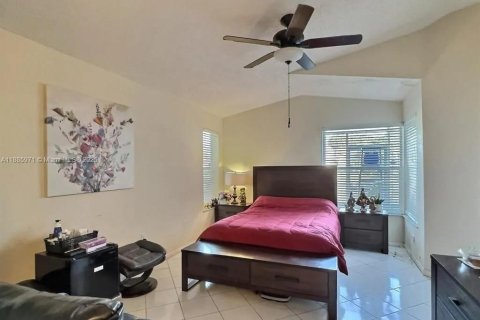 Купить виллу или дом в Пемброк-Пайнс, Флорида 2 спальни, 104.14м2, № 2014535 - фото 10