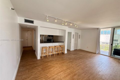 Condo in Miami, Florida, 2 bedrooms  № 2381595 - photo 4