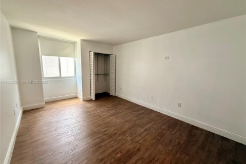 Condo in Miami, Florida, 2 bedrooms  № 2381595 - photo 11