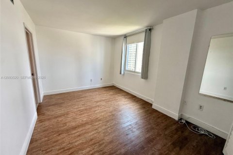 Condo in Miami, Florida, 2 bedrooms  № 2381595 - photo 15