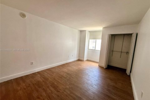 Condo in Miami, Florida, 2 bedrooms  № 2381595 - photo 10