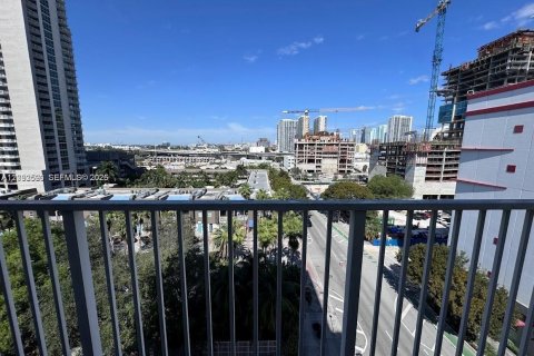Condo in Miami, Florida, 2 bedrooms  № 2381595 - photo 17