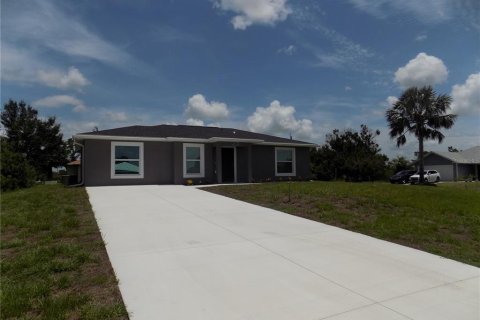 House in Punta Gorda, Florida 3 bedrooms, 114.08 sq.m. № 2338976