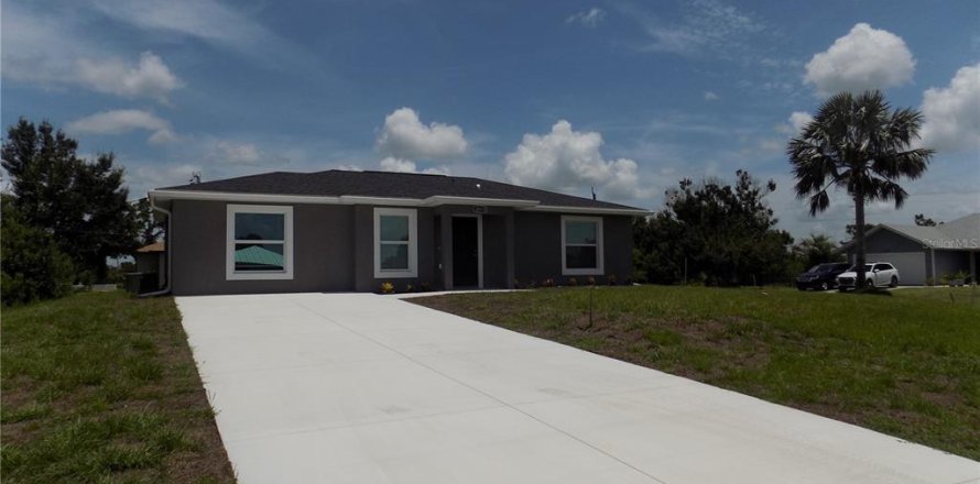 House in Punta Gorda, Florida 3 bedrooms, 114.08 sq.m. № 2338976