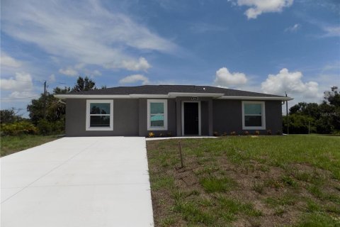 House in Punta Gorda, Florida 3 bedrooms, 114.08 sq.m. № 2338976 - photo 2