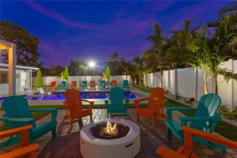 House in Bradenton, Florida 4 bedrooms, 183.57 sq.m. № 2427396 - photo 11