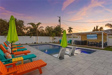 House in Bradenton, Florida 4 bedrooms, 183.57 sq.m. № 2427396 - photo 9