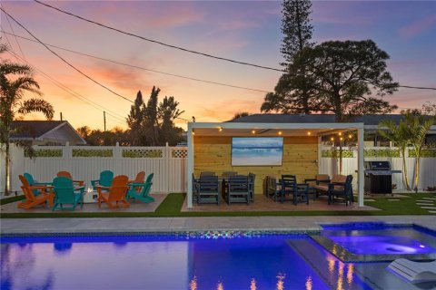 House in Bradenton, Florida 4 bedrooms, 183.57 sq.m. № 2427396 - photo 8
