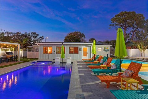 House in Bradenton, Florida 4 bedrooms, 183.57 sq.m. № 2427396 - photo 6