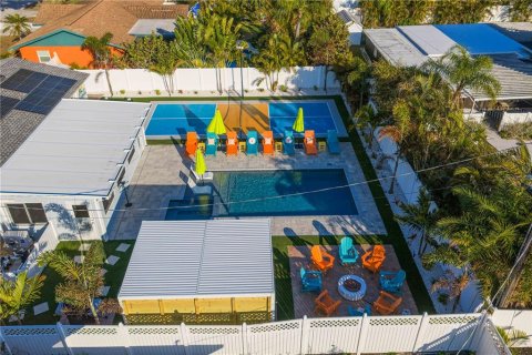 House in Bradenton, Florida 4 bedrooms, 183.57 sq.m. № 2427396 - photo 4