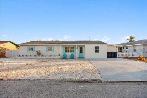 House in Bradenton, Florida 4 bedrooms, 183.57 sq.m. № 2427396 - photo 2