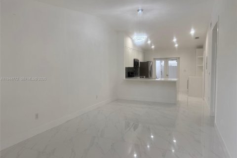 House in Hialeah, Florida 3 bedrooms, 110.55 sq.m. № 2001382 - photo 2