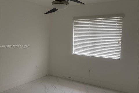 House in Hialeah, Florida 3 bedrooms, 110.55 sq.m. № 2001382 - photo 7