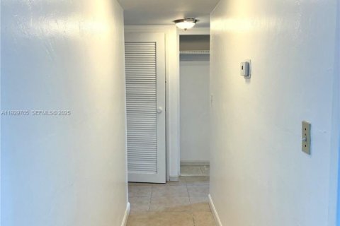 Condominio en venta en North Miami, Florida, 2 dormitorios, 110.55 m2 № 1988503 - foto 10