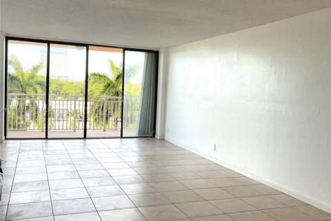 Condominio en venta en North Miami, Florida, 2 dormitorios, 110.55 m2 № 1988503 - foto 3