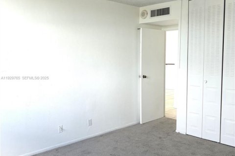 Condominio en venta en North Miami, Florida, 2 dormitorios, 110.55 m2 № 1988503 - foto 14