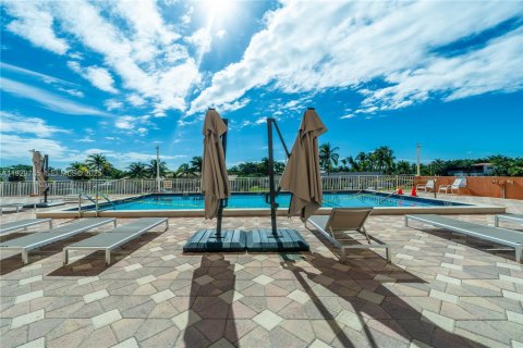 Condominio en venta en North Miami, Florida, 2 dormitorios, 110.55 m2 № 1988503 - foto 28