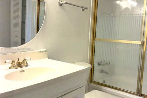 Condominio en venta en North Miami, Florida, 2 dormitorios, 110.55 m2 № 1988503 - foto 15