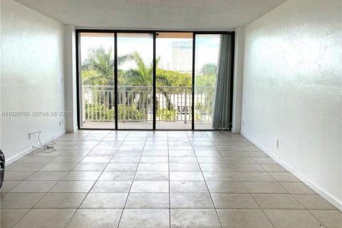 Condominio en venta en North Miami, Florida, 2 dormitorios, 110.55 m2 № 1988503 - foto 5