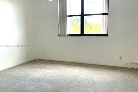 Condominio en venta en North Miami, Florida, 2 dormitorios, 110.55 m2 № 1988503 - foto 17