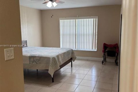 House in Lehigh Acres, Florida 3 bedrooms № 1741778 - photo 11