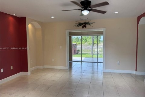 House in Lehigh Acres, Florida 3 bedrooms № 1741778 - photo 9