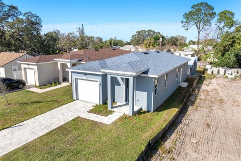 House in Saint Petersburg, Florida 4 bedrooms, 173.26 sq.m. № 1567095 - photo 5