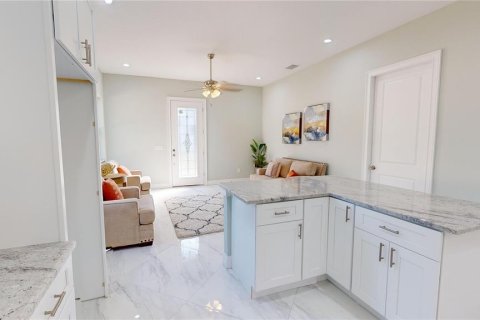House in Saint Petersburg, Florida 4 bedrooms, 173.26 sq.m. № 1567095 - photo 17