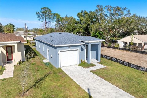 House in Saint Petersburg, Florida 4 bedrooms, 173.26 sq.m. № 1567095 - photo 4