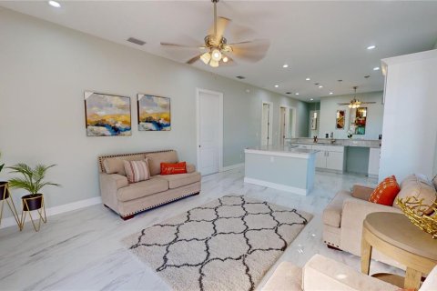 House in Saint Petersburg, Florida 4 bedrooms, 173.26 sq.m. № 1567095 - photo 10
