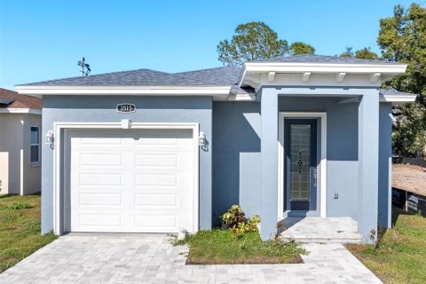 House in Saint Petersburg, Florida 4 bedrooms, 173.26 sq.m. № 1567095 - photo 1