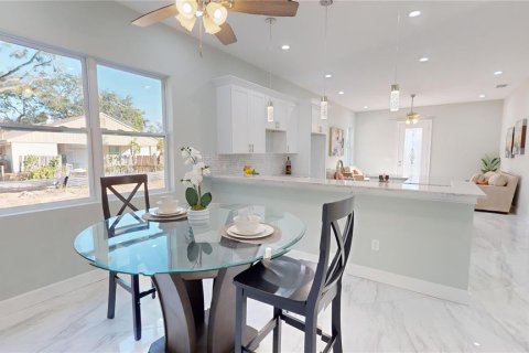 House in Saint Petersburg, Florida 4 bedrooms, 173.26 sq.m. № 1567095 - photo 22