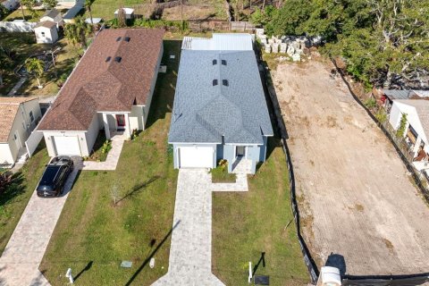 House in Saint Petersburg, Florida 4 bedrooms, 173.26 sq.m. № 1567095 - photo 6