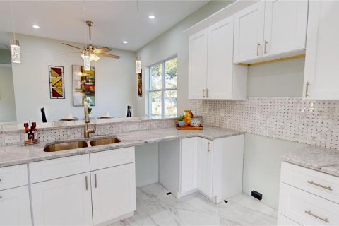 House in Saint Petersburg, Florida 4 bedrooms, 173.26 sq.m. № 1567095 - photo 16