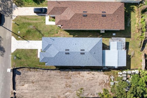 House in Saint Petersburg, Florida 4 bedrooms, 173.26 sq.m. № 1567095 - photo 7