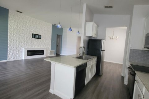 Casa en alquiler en Kissimmee, Florida, 3 dormitorios, 158.96 m2 № 1912318 - foto 4