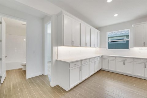 House in Parrish, Florida 4 bedrooms, 287.9 sq.m. № 1219836 - photo 28