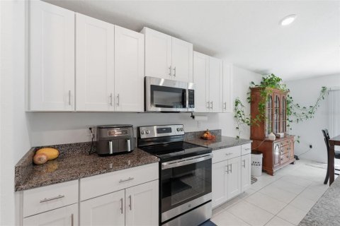 House in Lakeland, Florida 4 bedrooms, 179.86 sq.m. № 2207816 - photo 12