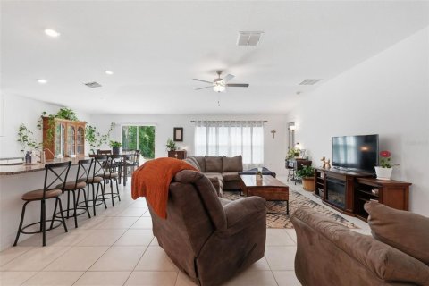 House in Lakeland, Florida 4 bedrooms, 179.86 sq.m. № 2207816 - photo 7