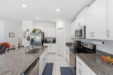 House in Lakeland, Florida 4 bedrooms, 179.86 sq.m. № 2207816 - photo 13