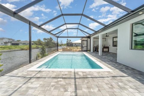 Villa ou maison à vendre à Cape Coral, Floride: 4 chambres, 190.08 m2 № 2224549 - photo 2