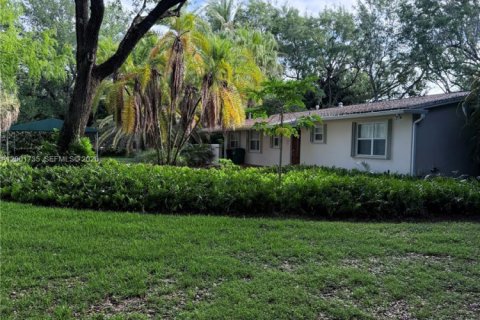 House in Miami, Florida 3 bedrooms, 225.29 sq.m. № 2065542 - photo 6