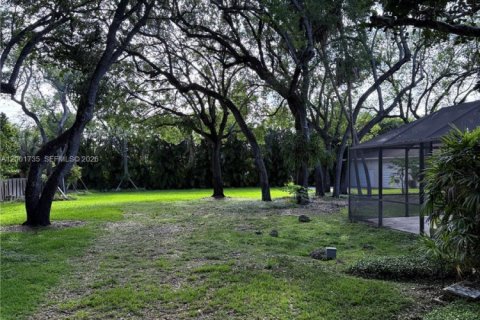 House in Miami, Florida 3 bedrooms, 225.29 sq.m. № 2065542 - photo 7