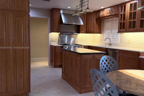 House in Miami, Florida 3 bedrooms, 225.29 sq.m. № 2065542 - photo 4